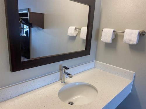 Days Inn by Wyndham Somerset - image 8