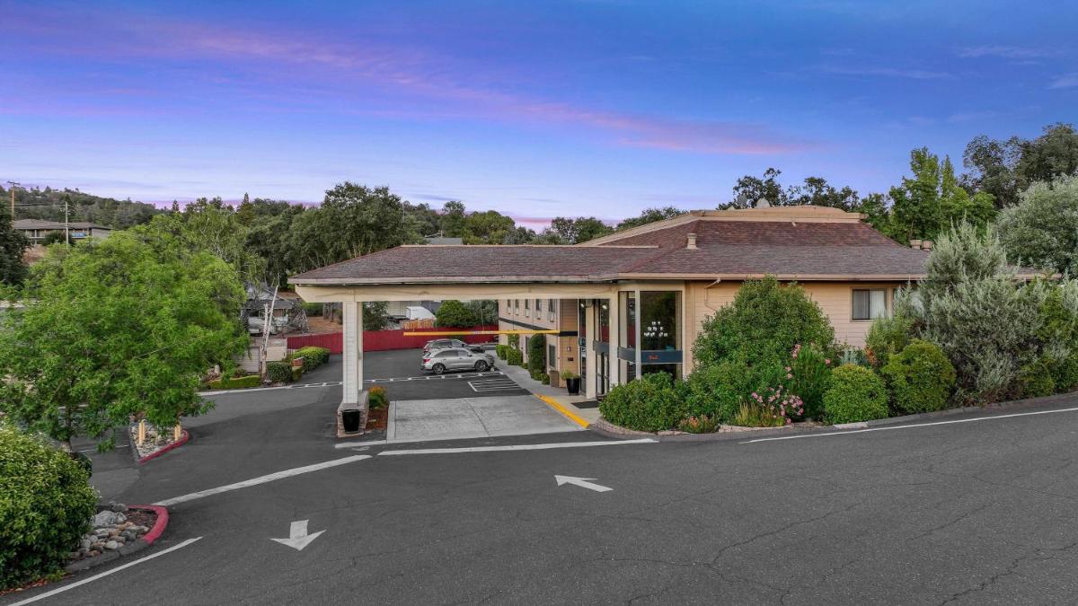 Best Western Plus Sonora Oaks Hotel and Conference Center - image 2