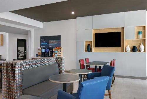 Holiday Inn Express Newport an IHG Hotel - image 27