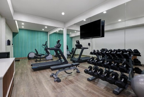 Holiday Inn Express Newport an IHG Hotel - image 28
