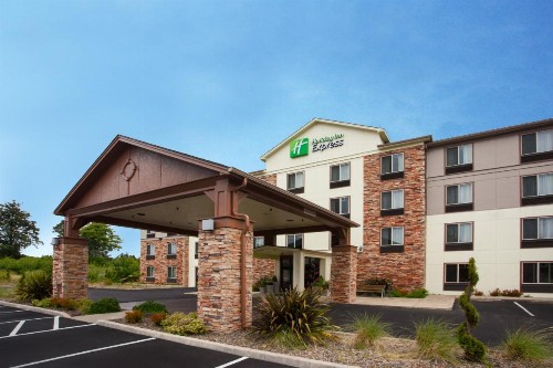Holiday Inn Express Newport an IHG Hotel - image 31