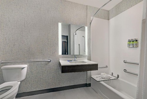 Holiday Inn Express Newport an IHG Hotel - image 35