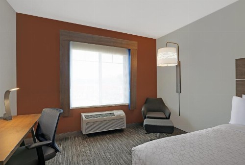 Holiday Inn Express Newport an IHG Hotel - image 36