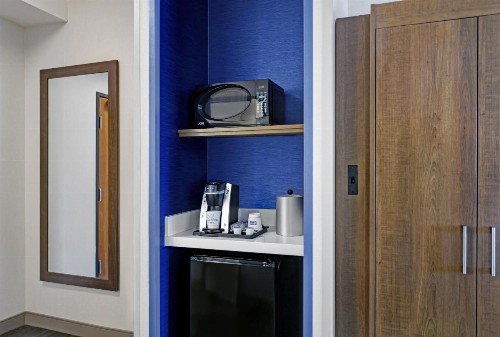Holiday Inn Express Newport an IHG Hotel - image 37