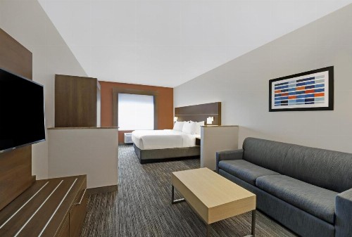 Holiday Inn Express Newport an IHG Hotel - image 38