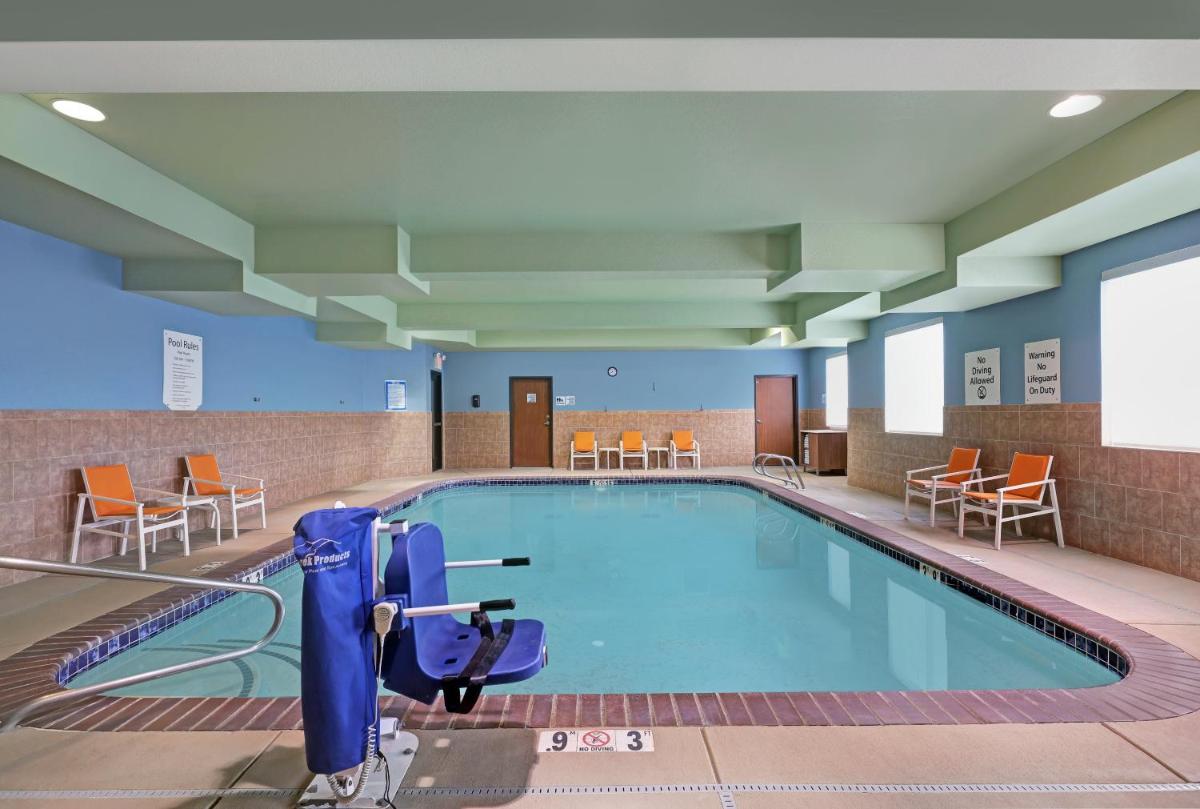 Holiday Inn Express Newport an IHG Hotel - image 6