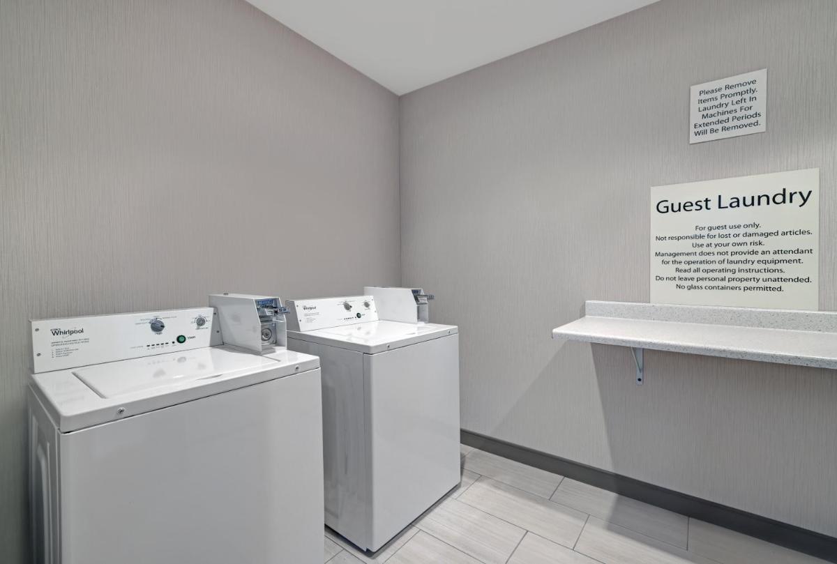 Holiday Inn Express Newport an IHG Hotel - image 7