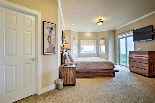 Oceanfront South Beach Home with Hot Tub and Sauna - image 9