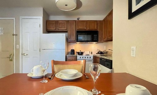 Smart Suites Ascend Hotel Collection - image 14