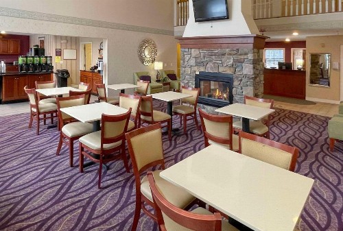 Smart Suites Ascend Hotel Collection - image 2