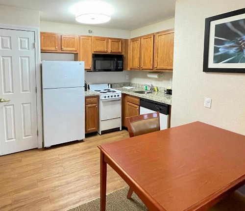 Smart Suites Ascend Hotel Collection - image 23