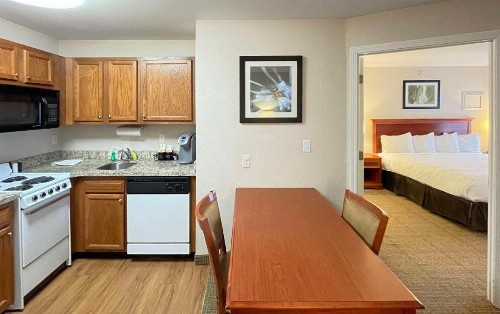 Smart Suites Ascend Hotel Collection - image 9