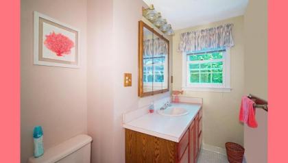 606 GAME ROOM Large backyard with deck 10 min walk to Nantucket Sound - image 11