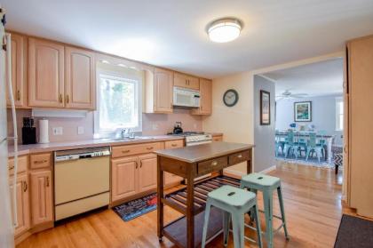 606 GAME ROOM Large backyard with deck 10 min walk to Nantucket Sound - image 5