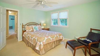 606 GAME ROOM Large backyard with deck 10 min walk to Nantucket Sound - image 9