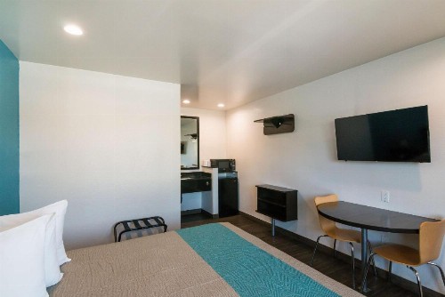 Motel 6-South El Monte CA - Los Angeles - image 19
