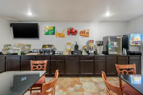 Quality Inn & Suites - image 13