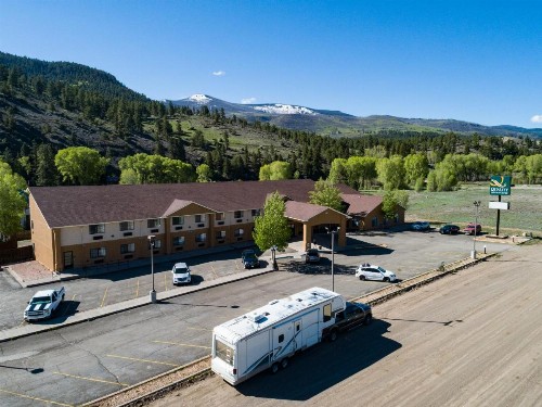 Quality Inn & Suites - image 23