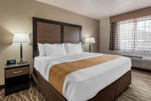 Quality Inn & Suites - image 26