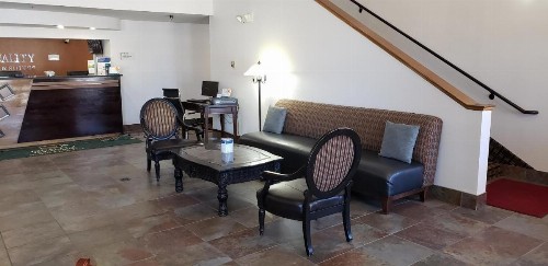 Quality Inn & Suites - image 9