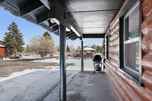 Foothills Lodge and Cabins - image 1