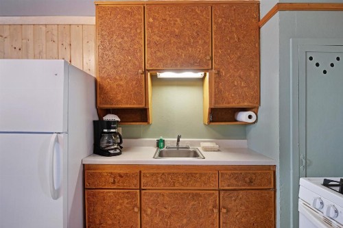 Foothills Lodge and Cabins - image 6
