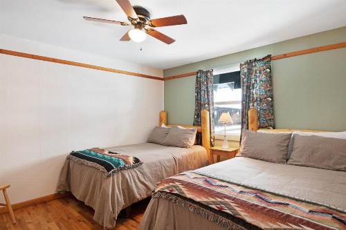 Foothills Lodge and Cabins - image 7