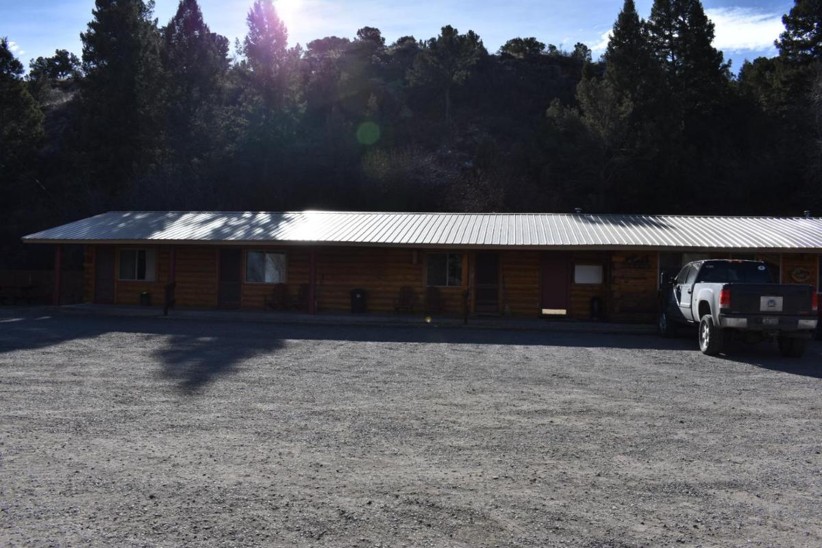 Ute Bluff Lodge Cabins & RV Park - image 3