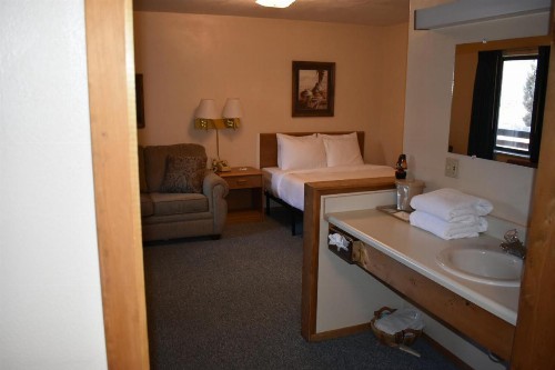 Ute Bluff Lodge Cabins & RV Park - image 4