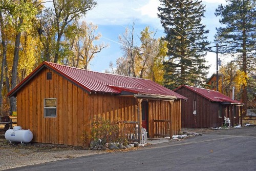 Four Seasons Lodge - image 2