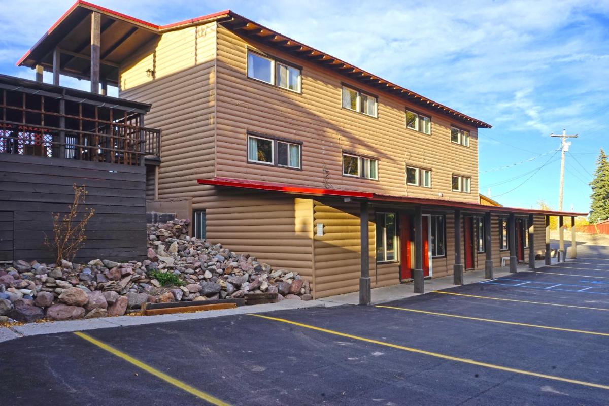 Four Seasons Lodge - image 6