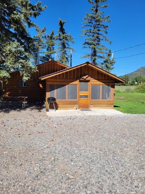 Chinook Cabins & RV Park - image 15