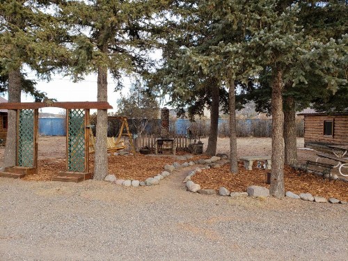 Chinook Cabins & RV Park - image 21