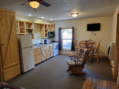 Chinook Cabins & RV Park - image 23