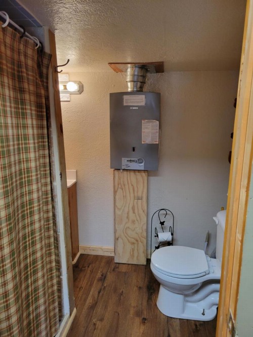 Chinook Cabins & RV Park - image 7