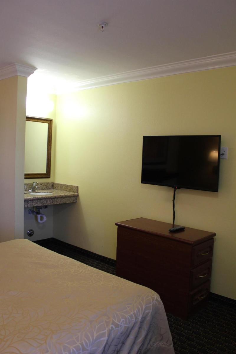 SureStay Hotel by Best Western South Gate - image 5
