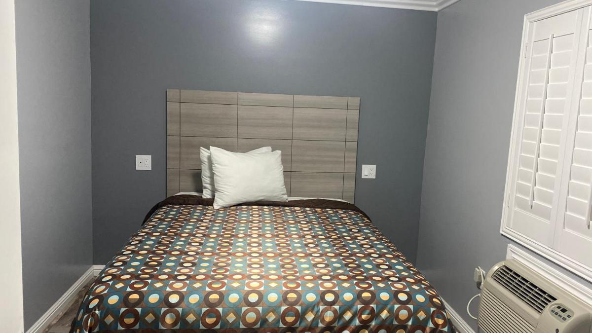 La Perla motel - image 3