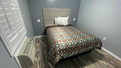 La Perla motel - image 8