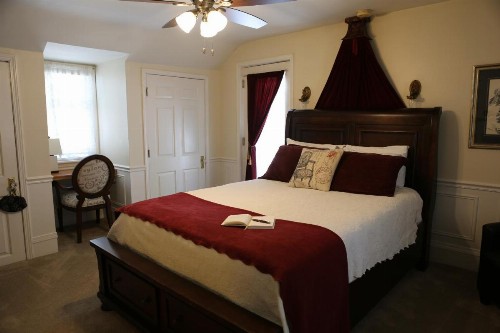 Martha's Vineyard B & B - image 16
