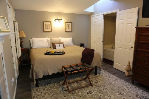 Martha's Vineyard B & B - image 18