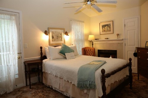 Martha's Vineyard B & B - image 21