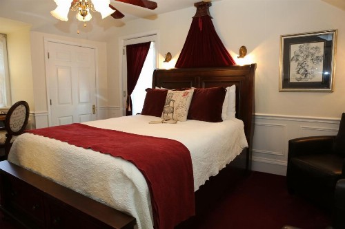 Martha's Vineyard B & B - image 25