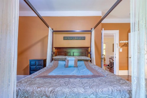 Monroe Manor Inn - image 3