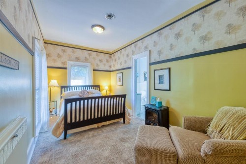 Monroe Manor Inn - image 27