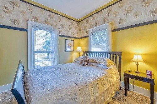 Monroe Manor Inn - image 31