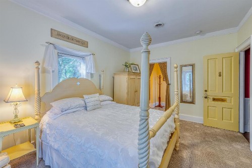 Monroe Manor Inn - image 32