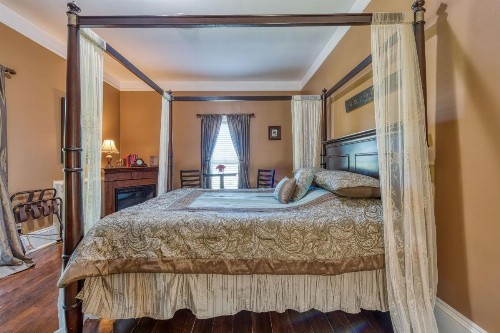 Monroe Manor Inn - image 35