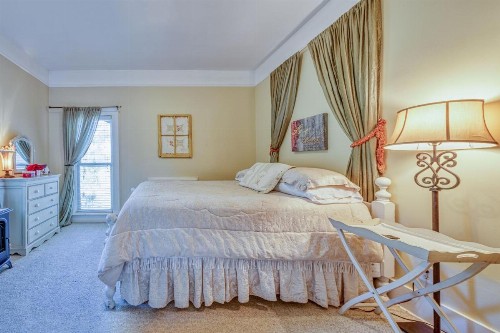 Monroe Manor Inn - image 8