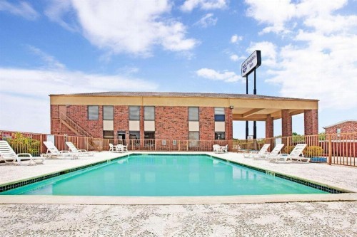 Knights Inn Houston Hobby Airport - image 6