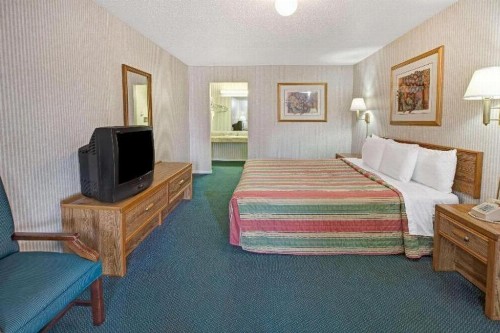 Knights Inn Houston Hobby Airport - image 8